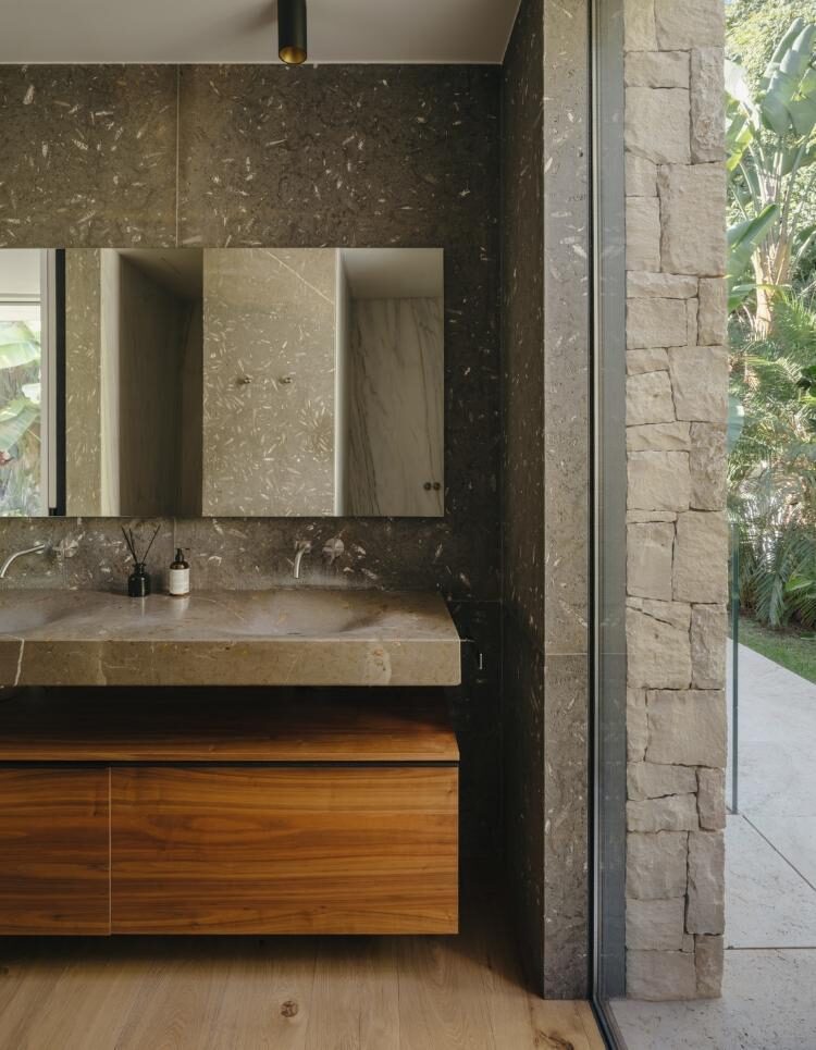 Baño principal en Jurassic TOP hydro finished.