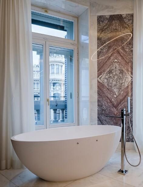 Baño Suite Ambassador en Super Lilac bookmatch