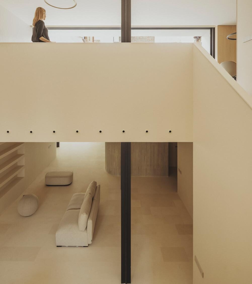 Pavimento, aplacados y plato de ducha en Premium Beige