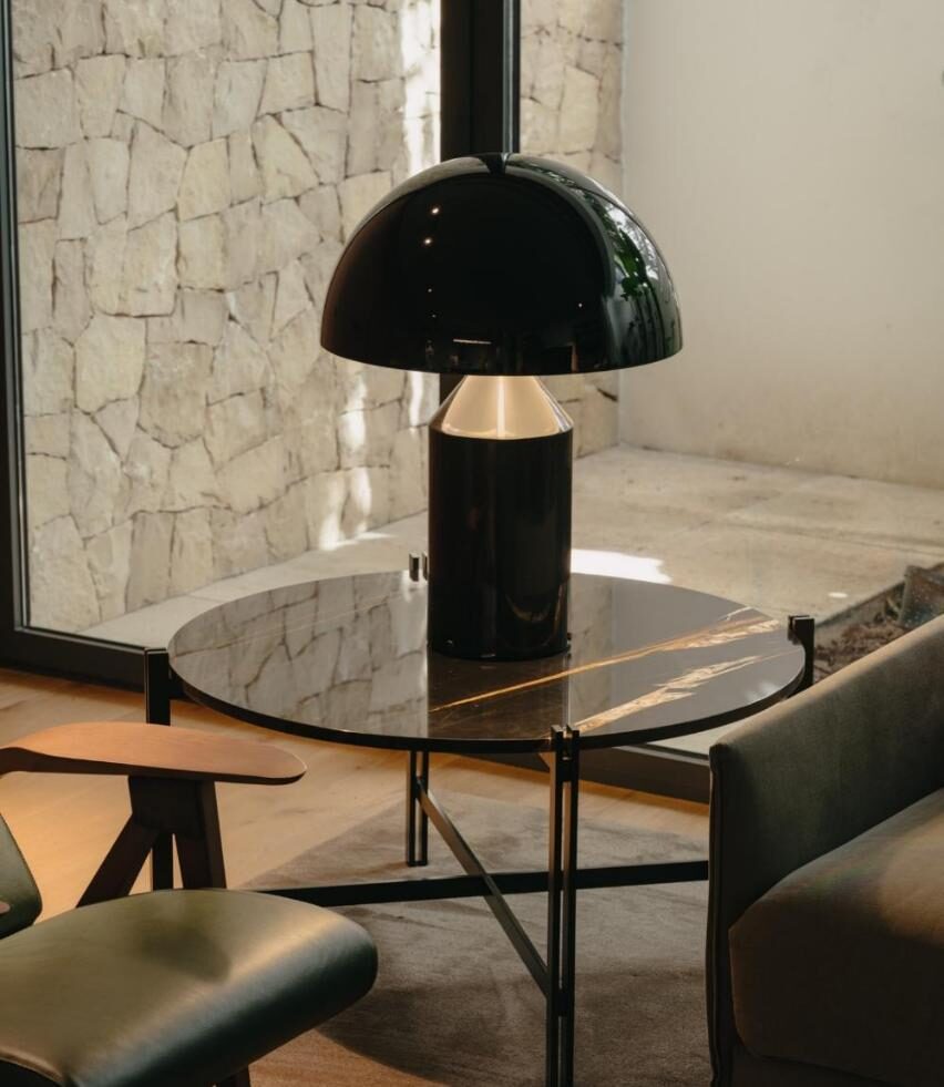 Bodega en Jurassic Stratum y mesa en Sahara Noir.